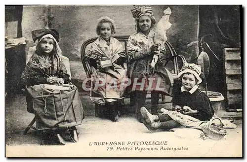 Cartes postales Folklore Auvergne Petites Paysannes Auvergnates