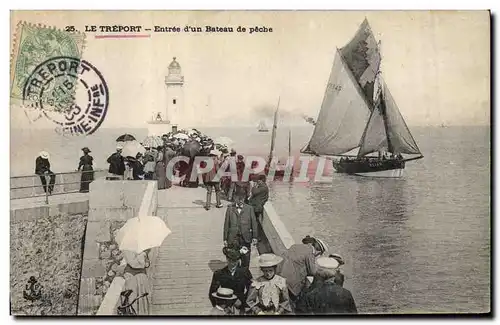 Cartes postales Phare Le Treport Entree d&#39un bateau de peche