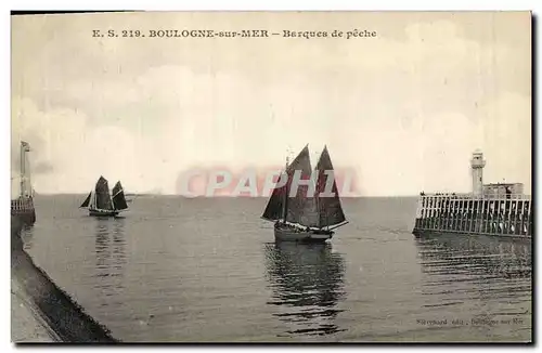 Cartes postales Phare Boulogne sur Mer Barques de peche Bateaux