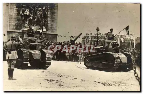 CARTE PHOTO Militaria Paris Tanks Chars d&#39assaut