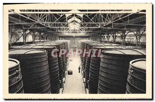 Cartes postales Publicite Chais de Byrrh a Thuir Six rangees de cuves