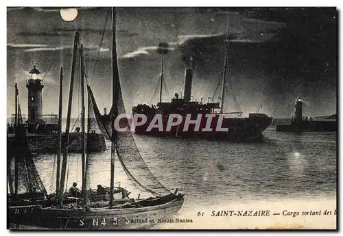 Ansichtskarte AK Phare Saint Nazaire Cargo sortant des bassins Bateau