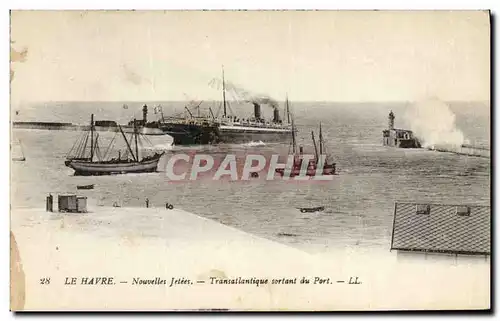 Cartes postales Phare Le Havre Nouvelles jetees Transatlantique dans le port Bateaux