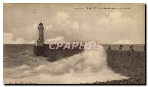 Cartes postales Phare Le Treport La jetee par gros temps