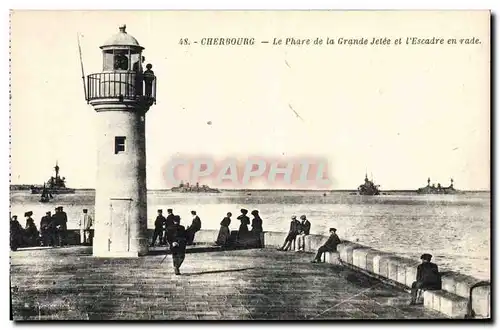 Ansichtskarte AK Phare Cherbourg Le phare de la grande jetee et l&#39escadre en rade Bateaux