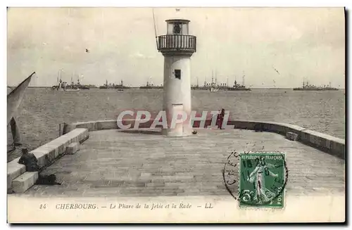 Ansichtskarte AK Phare Cherbourg Le phare de la jetee et la rade Bateaux
