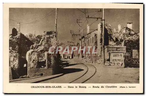 Cartes postales moderne Militaria Oradour sur Glane Dans le Bourg Route du cimetiere