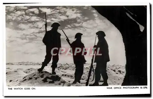 Cartes postales moderne Militaria The watch goes on