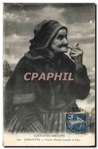 Cartes postales Folklore Carantec Vielle femme fumant la pipe Tabac