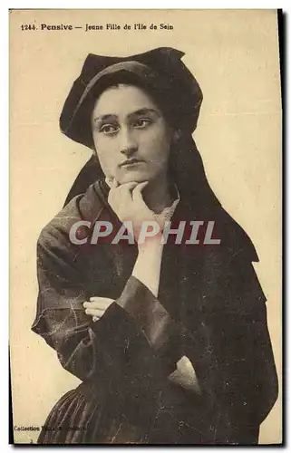 Cartes postales Folklore Pensive Jeune fille de l&#39Ile de Sein