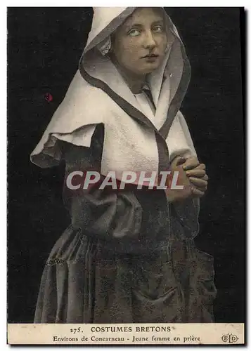 Cartes postales Folklore Costumes bretons Environs de Concarneau Jeune femme en priere