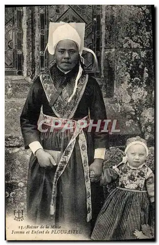 Cartes postales Folklore Retour de la messe Femme et enfant de Plougastel