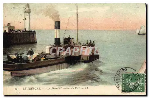 Cartes postales Phare Le Treport La Picardie sortant du port Bateau