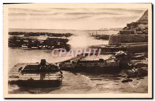 Cartes postales moderne Militaria Arromanches les Bains Le port de la Liberation Les jetees de la Grande Cale a haute me