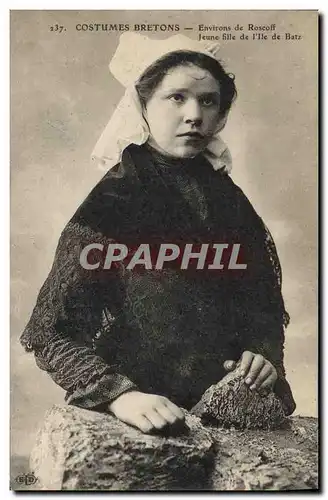 Cartes postales Folklore Environs de Roscoff Jeune fille de l&#39Ile de Batz