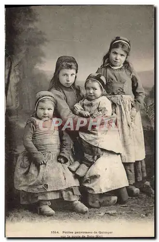 Cartes postales Folklore Petites paysannes de Quimper sur la route de Beig Meil Enfants