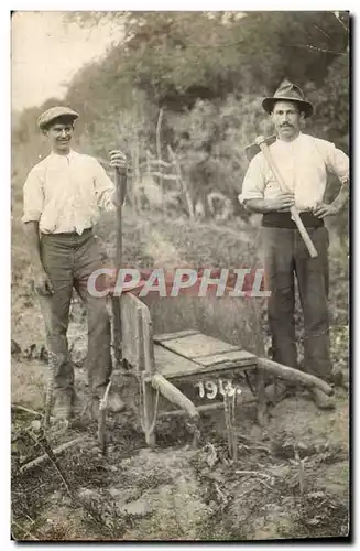 CARTE PHOTO Hommes Folklore Brouette