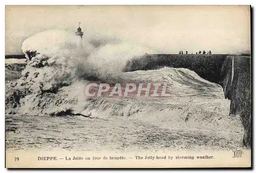 Cartes postales Phare Dieppe La jetee un jour de tempete