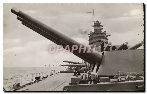 Cartes postales Militaria Bateau Les pieces de 16 poces sur le navire Rodney de la marine Anglaise