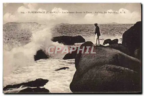 Cartes postales Phare Ploumanach Les brisants devant le phare Au loin Les Sept Iles