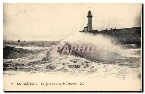 Cartes postales Phare Le Treport La jetee un jour de tempete