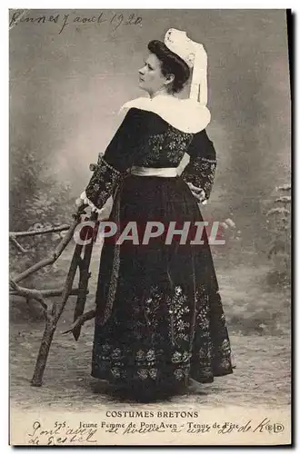 Ansichtskarte AK Folklore Jeune femme de Pont Aven Tenue de fete