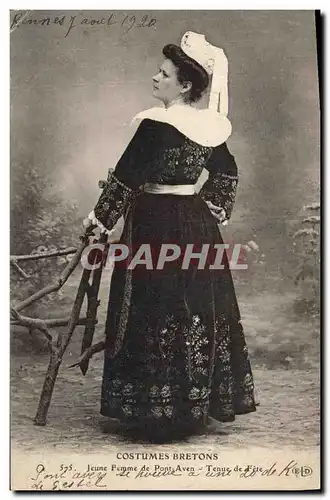 Cartes postales Folklore Jeune femme de Pont Aven Tenue de fete