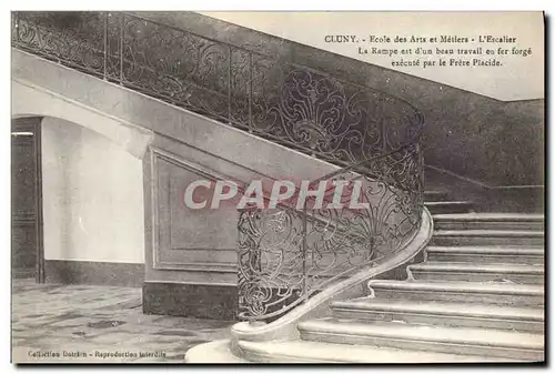 Ansichtskarte AK Cluny Ecole des Arts et Metiers L&#39escalier La rampe est d&#39un beau travail en fer forge Fre