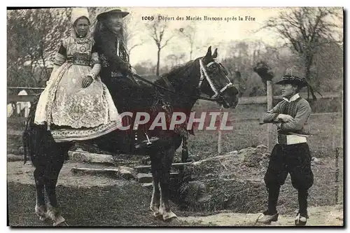 Cartes postales Folklore Depart des Maries Bretons pour la fete Cheval