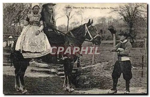 Cartes postales Folklore Depart des Maries Bretons pour la fete Cheval