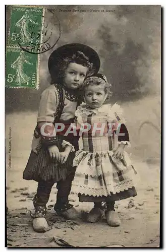 Cartes postales Folklore Jeunes Bretons Frere et soeur