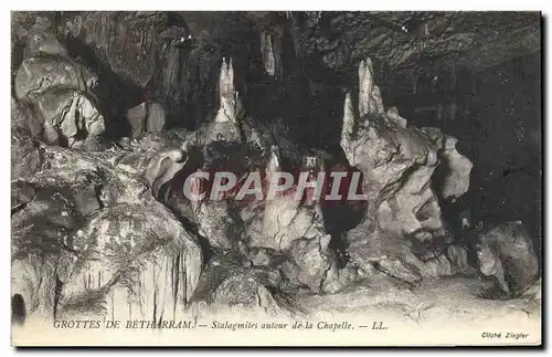Cartes postales Grotte Grottes de Betharram Stalagmites autour de la chapelle