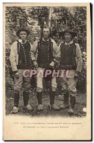 Ansichtskarte AK Folklore Trois vieux compagnons d&#39armes des environs de Quimperle au concours de l&#39union r