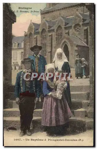 Cartes postales Folklore Un bapteme a Plougastel Daoulas Bretagne