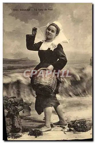Cartes postales Folklore Benodet Coup de vent Femme