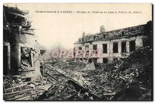 Ansichtskarte AK Bombardement d&#39Amiens Groupe de maisons en face du Palais de Justice