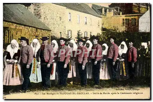 Cartes postales Folklore Les mariages de Plougastel Daoulas Defile de maries apres la ceremonie religieuse