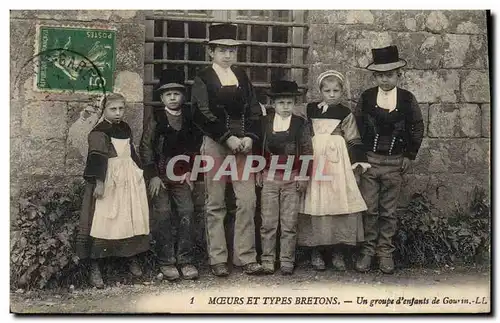 Cartes postales Folklore Un groupe d&#39enfants de Gourin