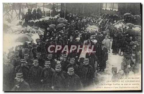 Cartes postales Mine Mines La catastrophe des Mines de Courrieres La cour de la Fosse avant la mise en marche du