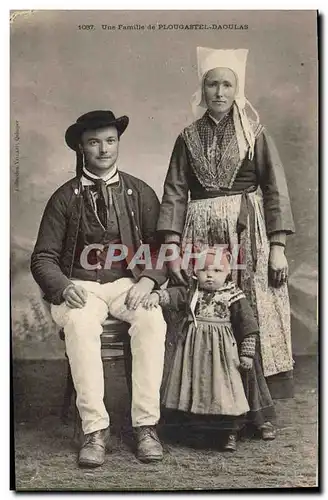 Ansichtskarte AK Folklore Une famille de Plougastel Daoulas