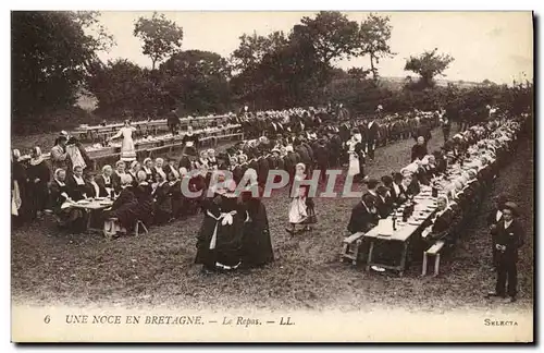 Ansichtskarte AK Folklore Noce en Bretagne Le repas Mariage