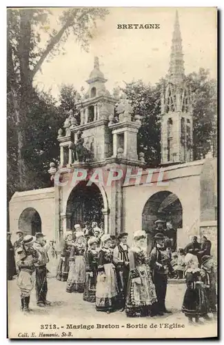 Ansichtskarte AK Folklore Mariage breton Sortie de l&#39eglise