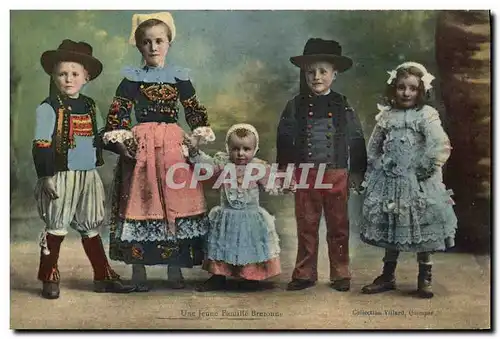 Cartes postales Folklore Une jeune famille bretonne Enfants