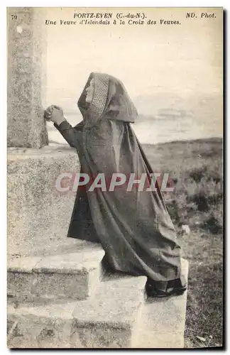 Cartes postales Folklore Portz Even Une veuve d&#39Islandais a la Croix des Veuves