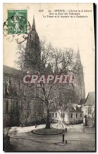 Ansichtskarte AK Palais de Justice Bayeux L&#39arbre de la liberte dans la cour des Tribunaux Le Tresor et la sac