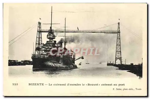 Cartes postales Bateau de Guerre Le Cuirasse d'escadre Le Bouvet entrant au port