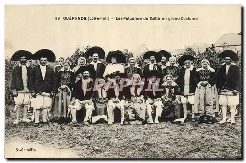 Cartes postales Folklore Guerande Les Paludiers de Saille en grand costume