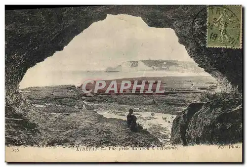 Cartes postales Grotte Grottes Etretat Vue prise du trou a l&#39homme