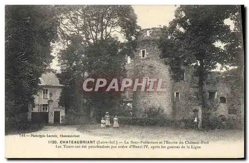 Ansichtskarte AK Chateaubriant La Sous Prefecture et l'entree du chateau fort