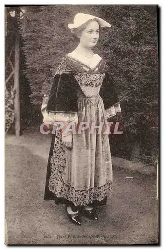 Cartes postales Folklore Jeune fille de Ste Anne d'Auray